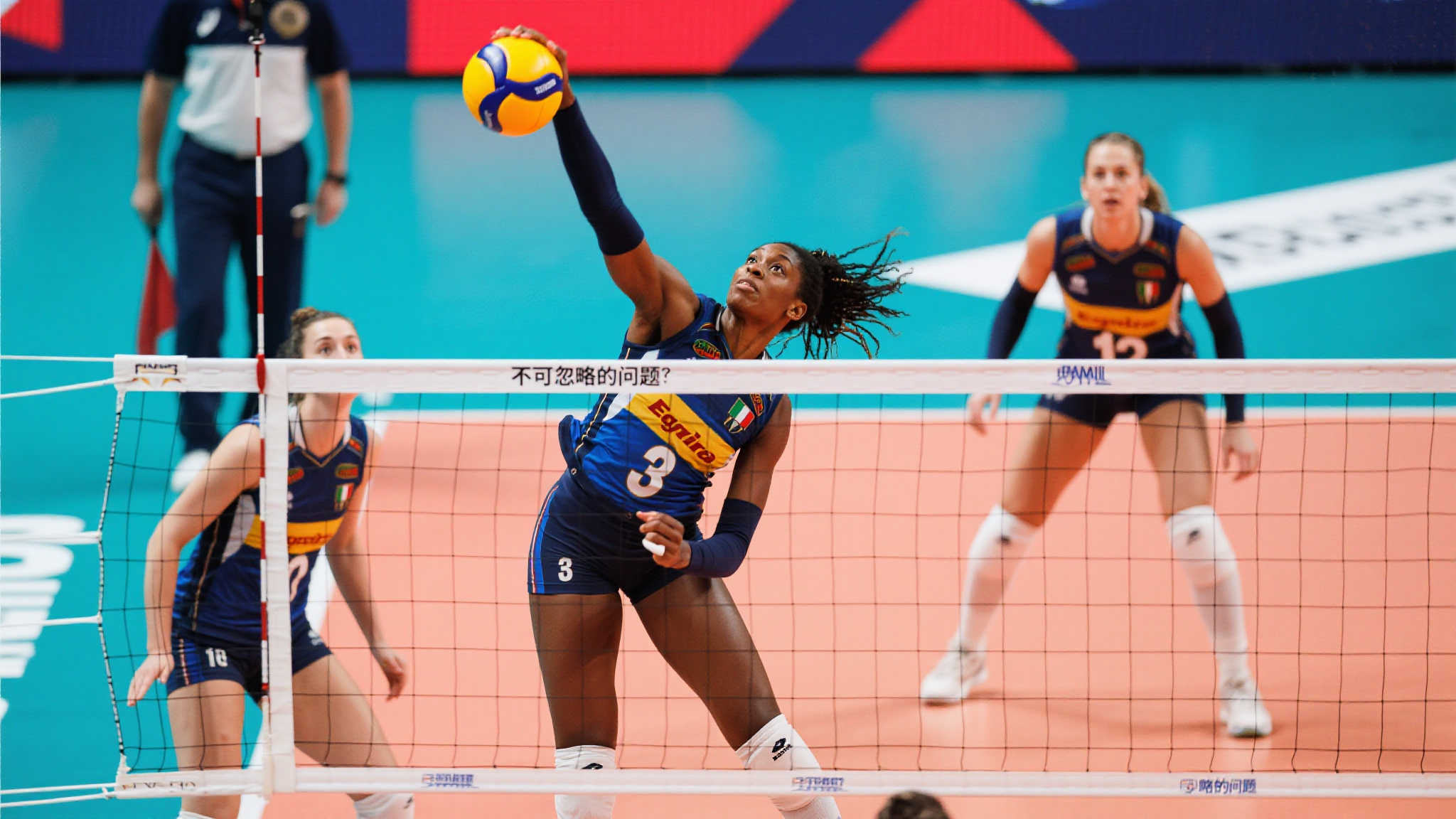 埃格努拦网判罚引发球迷热议 埃格努拦网判罚引发球迷热议